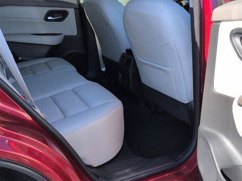 Used 2025 Nissan Rogue SL image 19