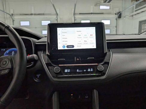 Used 2024 Toyota Corolla Cross XSE image 37