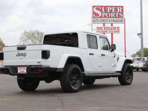 Used 2023 Jeep Gladiator Overland w/ Cold Weather Group AWD/4WD image 4
