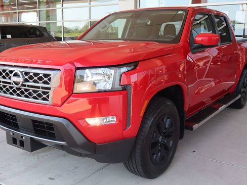 Used 2022 Nissan Frontier SV RWD image 3