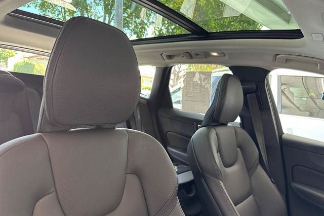 Certified 2024 Volvo XC60 B5 Plus w/ Protection Package Premier AWD/4WD image 17