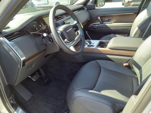 New 2025 Land Rover Range Rover SE image 18