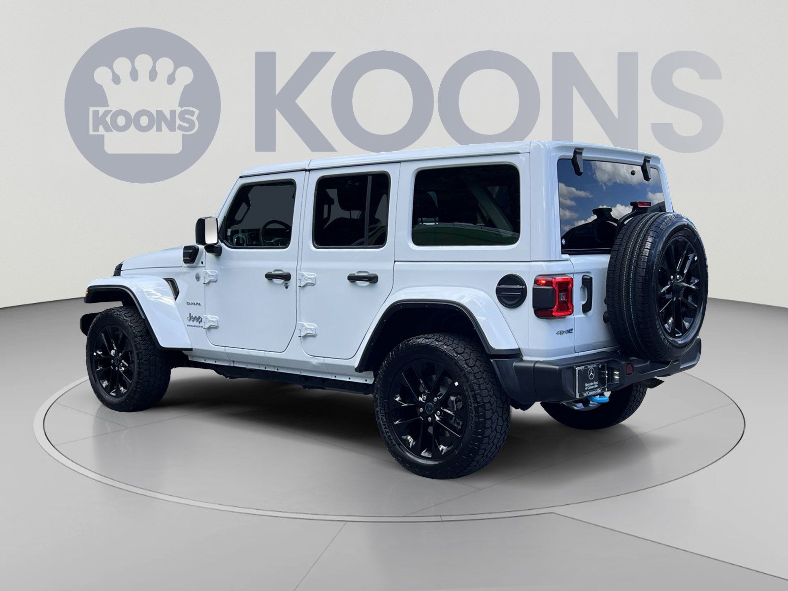 Used 2024 Jeep Wrangler Unlimited Sahara AWD/4WD image 8