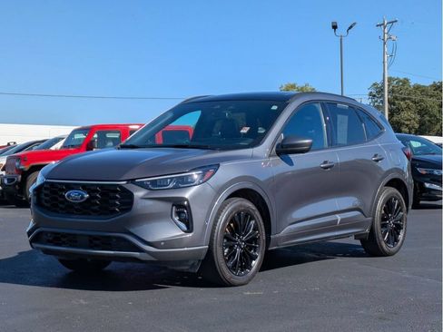 Used 2023 Ford Escape ST-Line Elite w/ Premium Technology Package AWD/4WD image 4