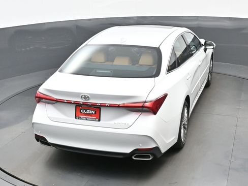 Used 2019 Toyota Avalon Limited image 42