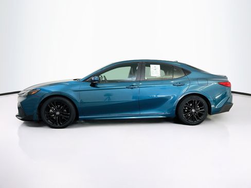 Used 2025 Toyota Camry SE FWD image 4