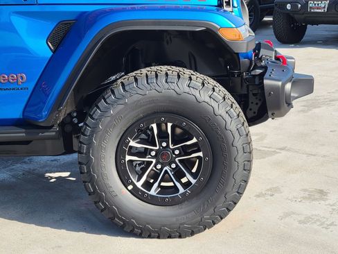 New 2026 Jeep Wrangler Unlimited Rubicon w/ Xtreme 35 Tire Package image 25