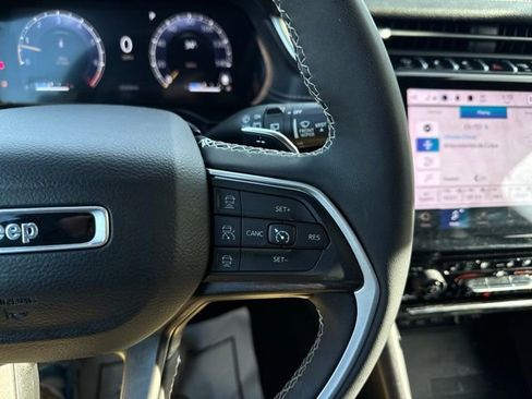 Used 2023 Jeep Grand Cherokee Limited w/ Luxury Tech Group II image 25