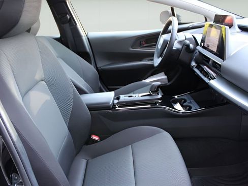 Used 2025 Toyota Prius LE AWD/4WD image 21