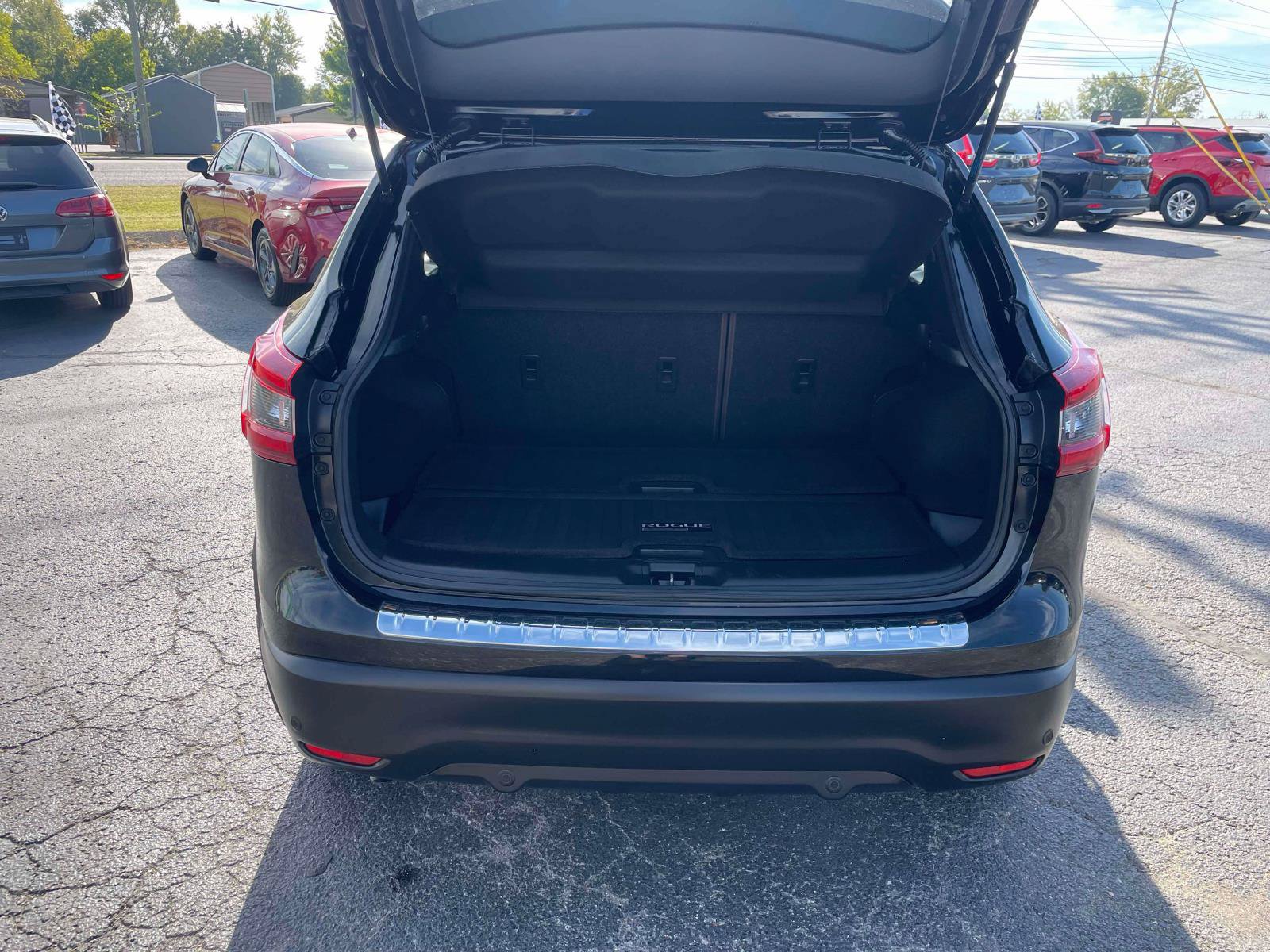 Used 2020 Nissan Rogue Sport SV w/ Technology Package FWD image 7