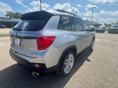 Used 2025 Honda Passport EX-L image 9