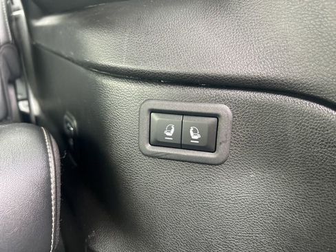 Used 2024 Jeep Wagoneer L Series III w/ Flexible Seating Group image 9