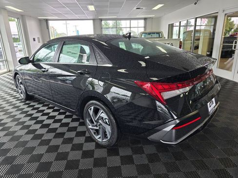 New 2026 Hyundai Elantra Limited FWD image 5