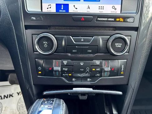 Used 2018 Ford Explorer XLT w/ Equipment Group 202A AWD/4WD image 26