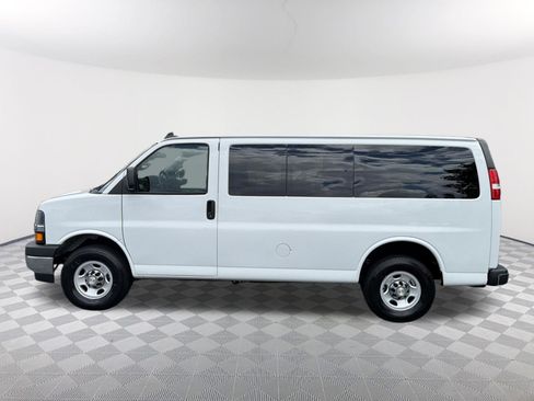 Used 2022 Chevrolet Express 2500 LT RWD image 8