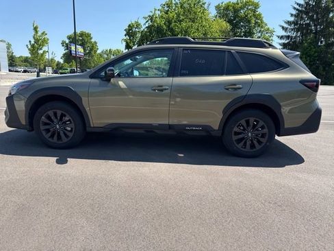 Used 2025 Subaru Outback Onyx Edition AWD/4WD image 2