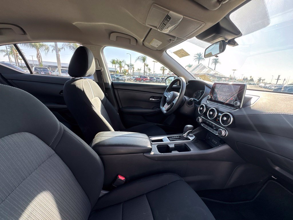 Used 2024 Nissan Sentra SV FWD image 9