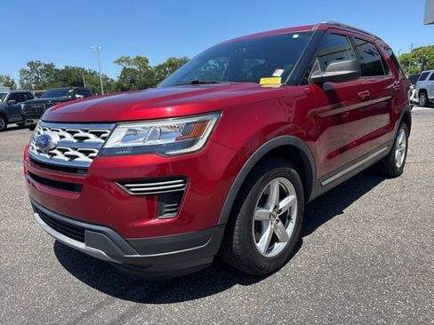 Used 2019 Ford Explorer XLT image 2