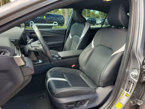 Used 2025 Toyota Camry SE image 17