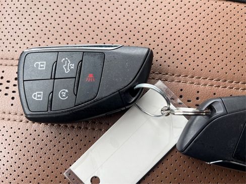 Used 2025 Chevrolet Silverado 1500 High Country image 37