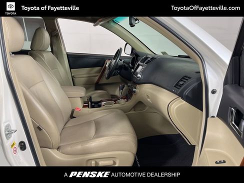 Used 2012 Toyota Highlander Limited w/ Tow Pkg image 8