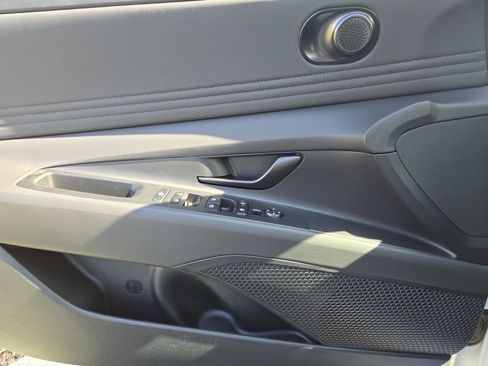 New 2025 Hyundai Elantra SEL image 16
