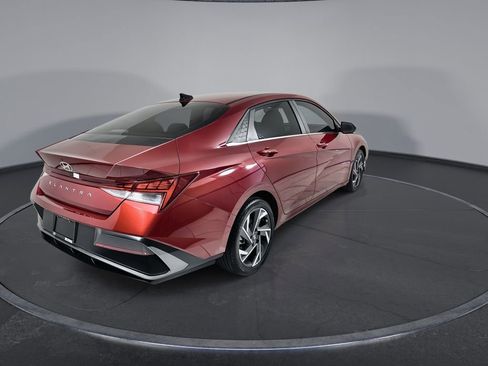 Certified 2025 Hyundai Elantra SEL FWD image 8