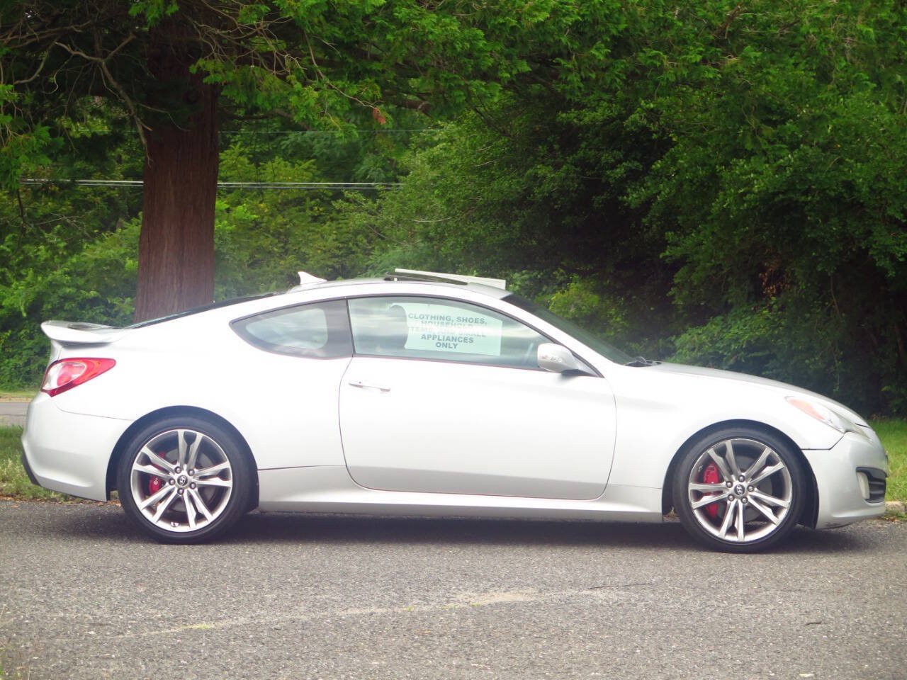 Used 2011 Hyundai Genesis 3.8 RWD image 5
