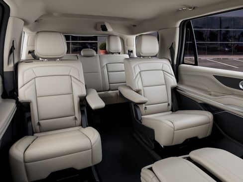New 2027 Lincoln Navigator Premiere RWD image 11