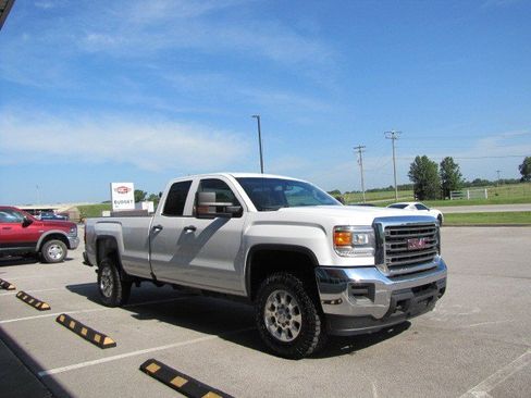 Used 2018 GMC Sierra 2500 4x4 Double Cab w/ Sierra Convenience Package image 3
