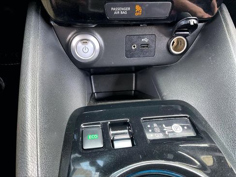 Used 2018 Nissan Leaf SV image 26