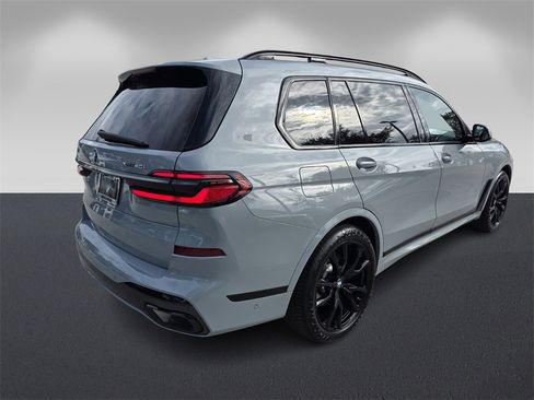 Certified 2024 BMW X7 xDrive40i w/ M Sport Package image 4