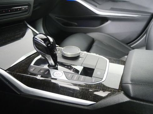 Used 2022 BMW 330i Sedan w/ Premium Package image 22