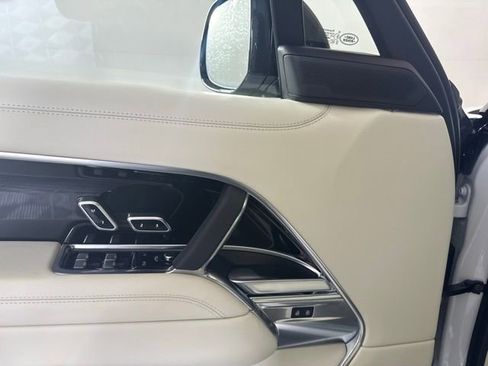 New 2025 Land Rover Range Rover SE image 24
