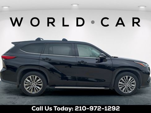 Used 2021 Toyota Highlander Platinum FWD image 2