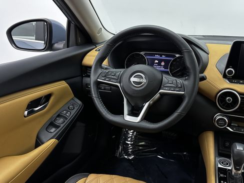 Used 2025 Nissan Sentra SV w/ SV Premium Package image 28