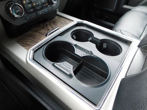 Used 2019 Ford F250 Lariat w/ Chrome Package image 27