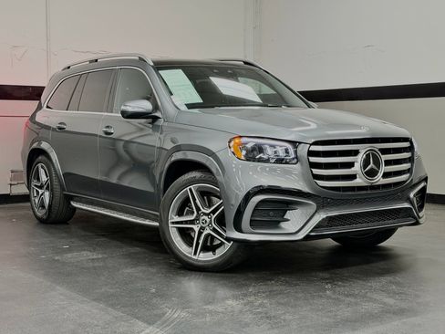 Used 2025 Mercedes-Benz GLS 450 4MATIC image 2
