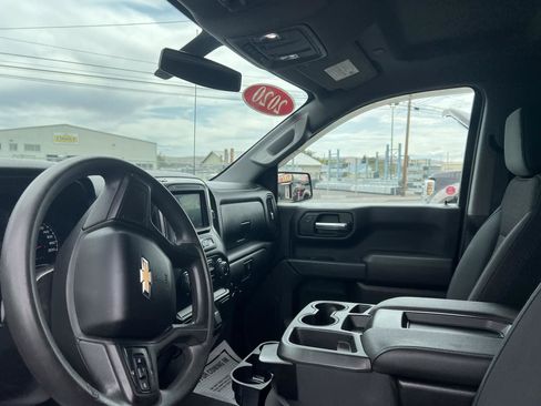 Used 2020 Chevrolet Silverado 1500 Custom w/ Custom Value Package AWD/4WD image 10