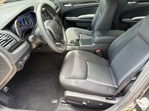Used 2023 Chrysler 300 Touring w/ Sport Appearance Package RWD image 9