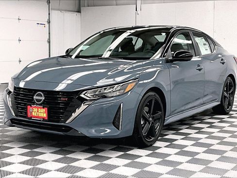 New 2025 Nissan Sentra SR w/ SR Premium Package FWD image 3
