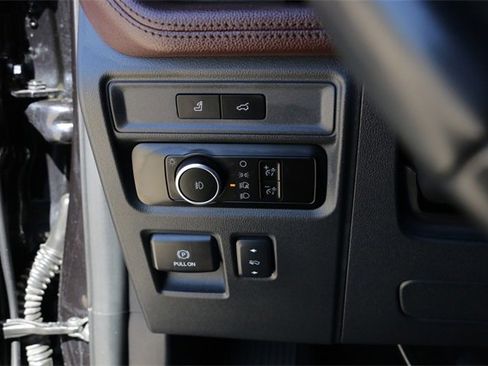 Used 2024 Ford Expedition Limited image 20