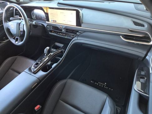 Used 2025 Toyota Crown Platinum image 19