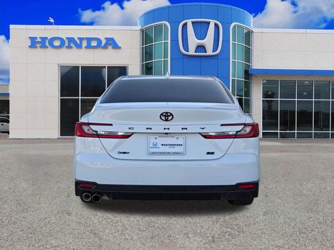 Used 2025 Toyota Camry SE image 4