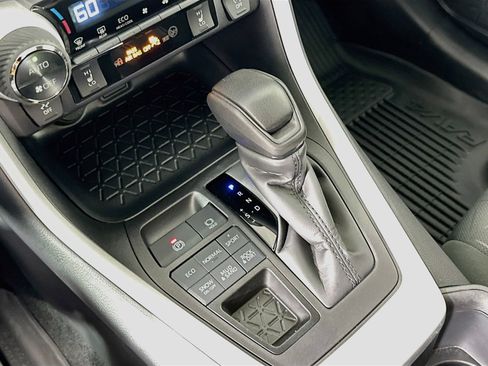 Certified 2025 Toyota RAV4 XLE w/ Convenience Package AWD/4WD image 17