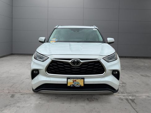 Used 2022 Toyota Highlander Platinum AWD/4WD image 8