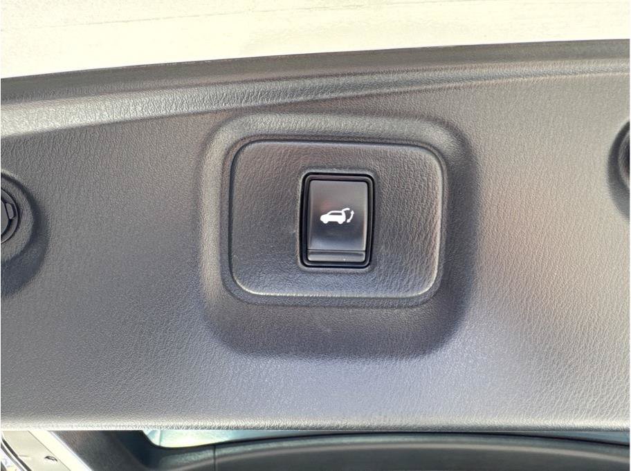 Used 2020 Nissan Pathfinder SL FWD image 25