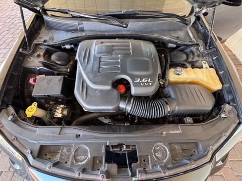 Used 2018 Chrysler 300 Touring RWD image 21
