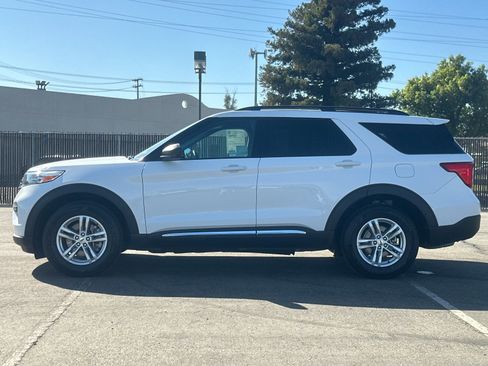 Certified 2022 Ford Explorer XLT w/ Class IV Trailer Tow Package image 8