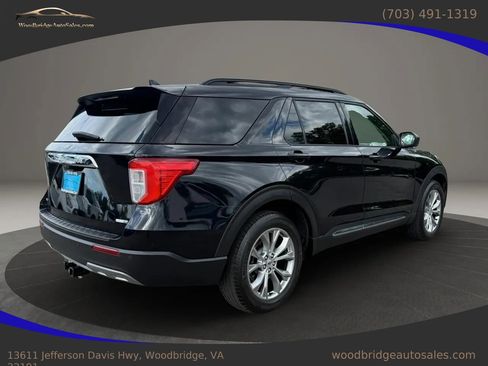 Used 2020 Ford Explorer XLT w/ Equipment Group 202A AWD/4WD image 3